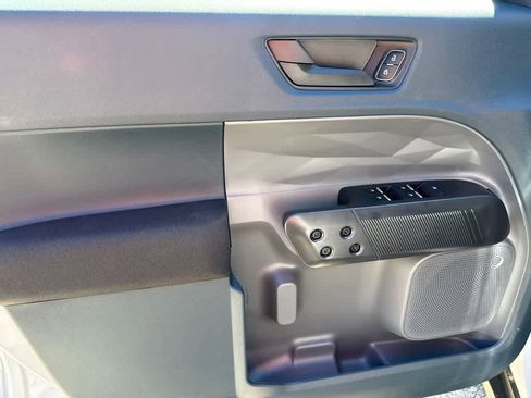 New 2025 Ford Maverick XL image 11