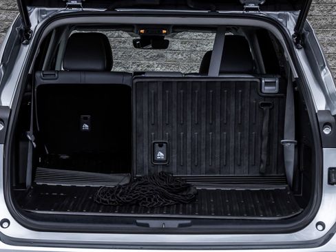 Used 2023 Toyota Highlander XLE image 18