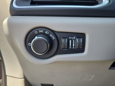 Used 2017 Chrysler Pacifica Touring FWD image 20