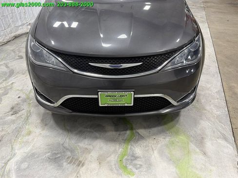 Used 2019 Chrysler Pacifica Touring-L image 24