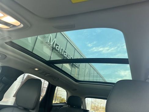 Certified 2025 Volvo XC60 B5 Plus w/ Climate Package image 27