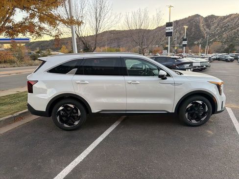 New 2025 Kia Sorento EX image 8