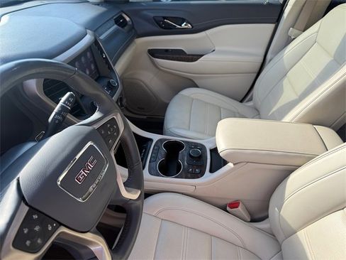 Used 2021 GMC Acadia Denali w/ Denali Technology Package image 9