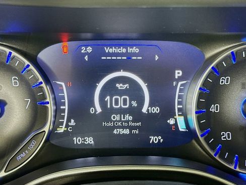 Used 2024 Chrysler Pacifica Touring-L image 12