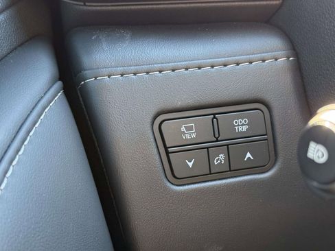 Used 2024 Lexus LX 600 4WD w/ Luxury Package image 23