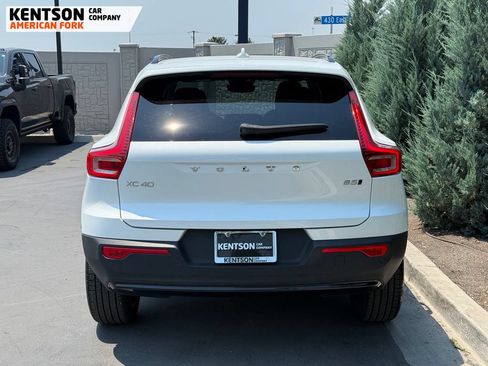 Used 2025 Volvo XC40 B5 Plus AWD/4WD image 6