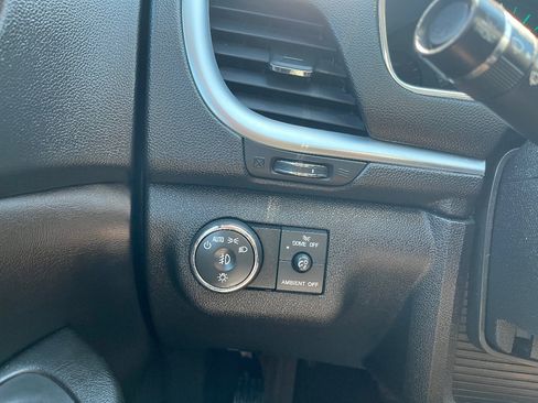 Used 2016 Chevrolet Traverse LT FWD image 21