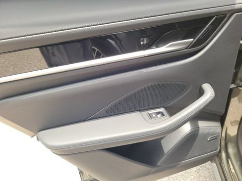 Used 2025 Porsche Macan Electric RWD image 14