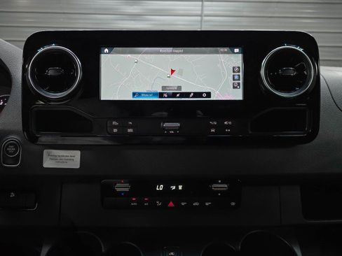 Used 2024 Mercedes-Benz Sprinter 3500 image 25
