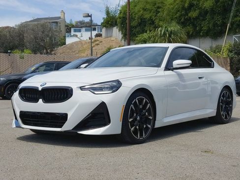 Used 2025 BMW 230i Coupe w/ M Sport Package RWD image 3