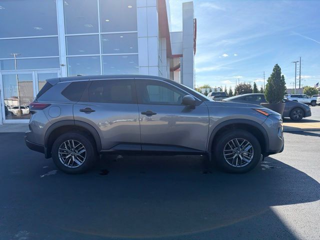 Used 2026 Nissan Rogue S FWD image 8