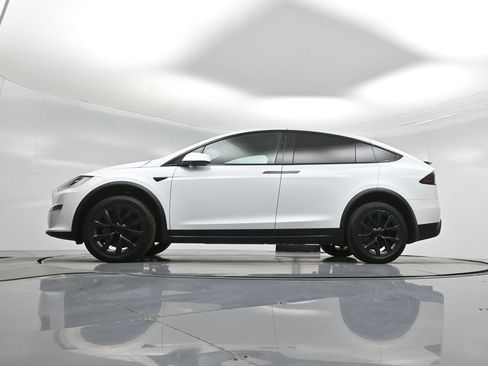 Used 2022 Tesla Model X image 6
