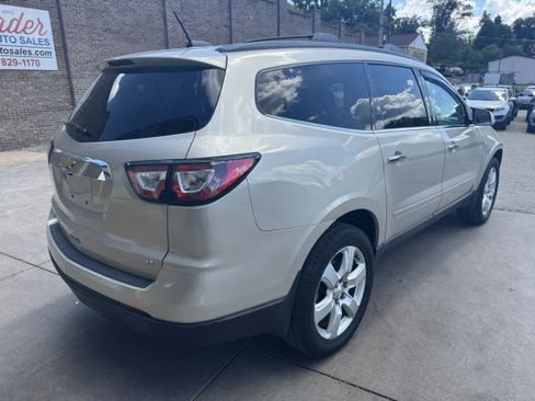 Used 2017 Chevrolet Traverse LT w/ Style and Technology Package AWD/4WD image 3