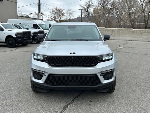 Used 2024 Jeep Grand Cherokee Limited w/ Luxury Tech Group II image 9