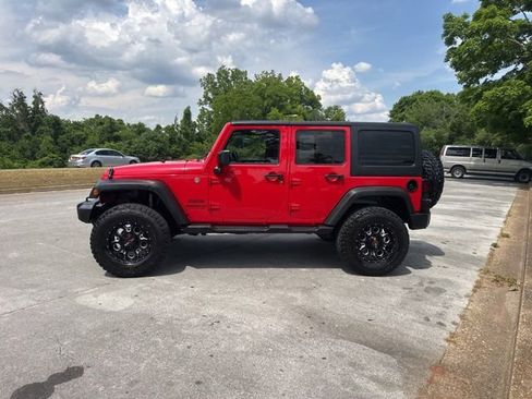 Used 2015 Jeep Wrangler Unlimited Sport w/ Quick Order Package 24S AWD/4WD image 4