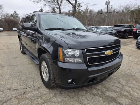Used 2012 Chevrolet Suburban LT w/ Luxury Package AWD/4WD image 6