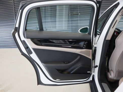 Certified 2025 Porsche Panamera image 26