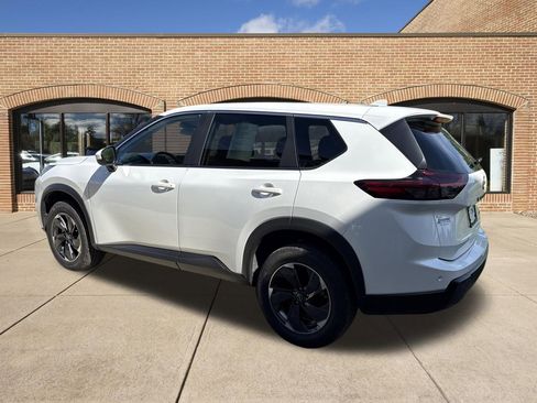 Used 2025 Nissan Rogue SV AWD/4WD image 6