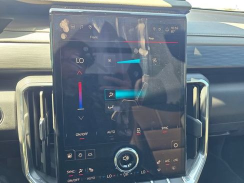 Used 2025 GMC Acadia Elevation w/ Elevation Premium Package FWD image 19