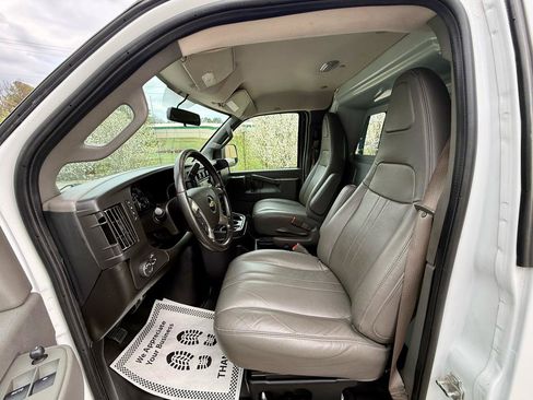 Used 2019 Chevrolet Express 2500 w/ Driver Convenience Package image 7