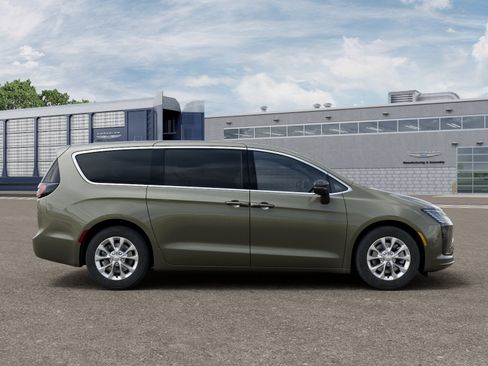 New 2027 Chrysler Pacifica Select AWD/4WD image 21
