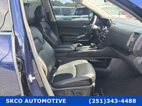 Used 2023 Nissan Pathfinder SL w/ SL Premium Package FWD image 13