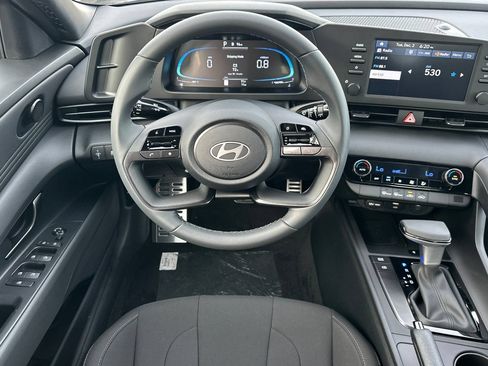 Used 2026 Hyundai Elantra Sport FWD image 17