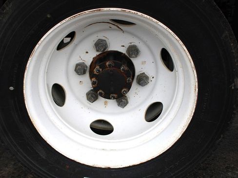 Used 2019 Isuzu NPR image 31