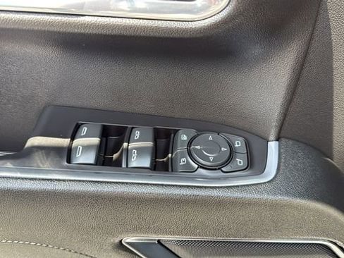 Used 2024 GMC Sierra 1500 SLT image 12