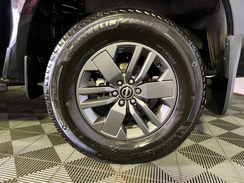 Certified 2025 Nissan Frontier SV AWD/4WD image 9