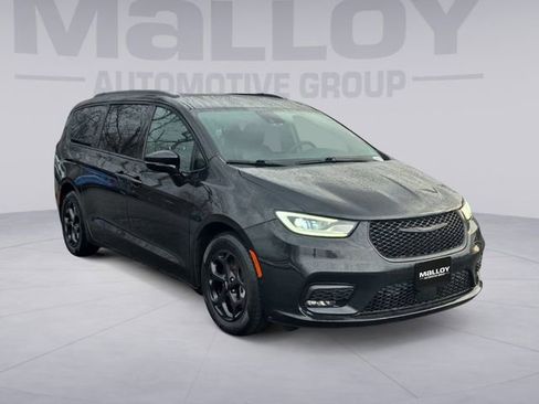 Used 2024 Chrysler Pacifica Premium FWD image 7
