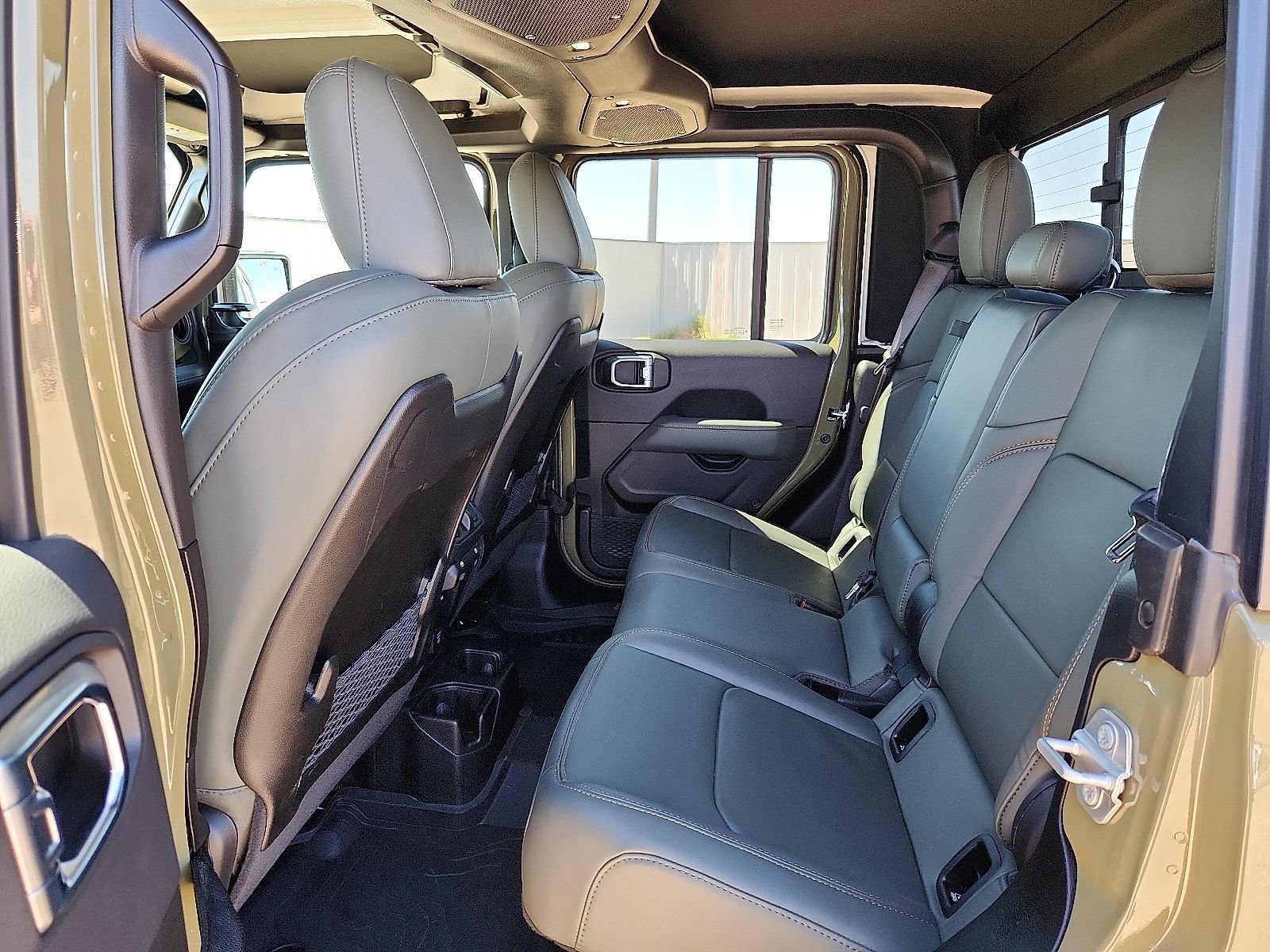 Used 2025 Jeep Gladiator Mojave w/ Safety Group AWD/4WD image 8