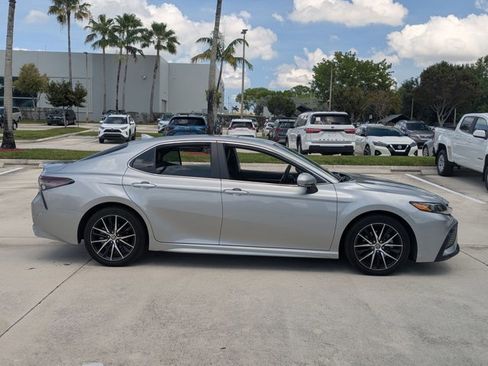 Used 2023 Toyota Camry SE FWD image 4