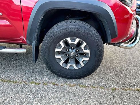 Used 2021 Toyota Tacoma TRD Off-Road w/ TRD Premium Off Road Package AWD/4WD image 7