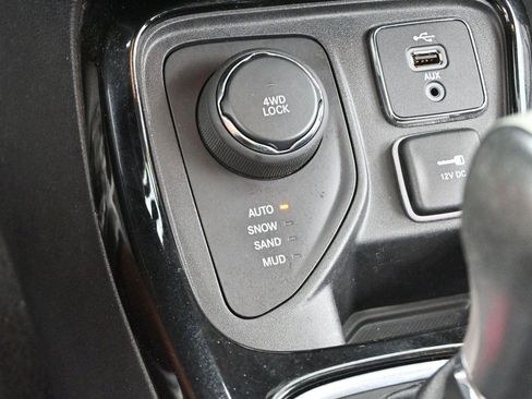 Used 2018 Jeep Compass Latitude w/ Popular Equipment Group AWD/4WD image 23