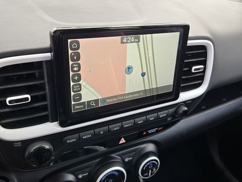 Certified 2025 Hyundai Venue Limited FWD image 16