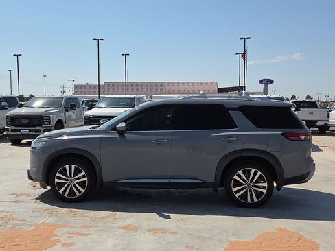 Used 2022 Nissan Pathfinder Platinum w/ Cargo Package FWD image 2