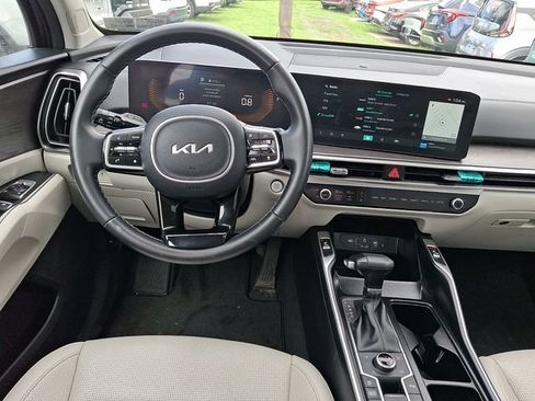 Certified 2024 Kia Sorento X-Line EX AWD/4WD image 12
