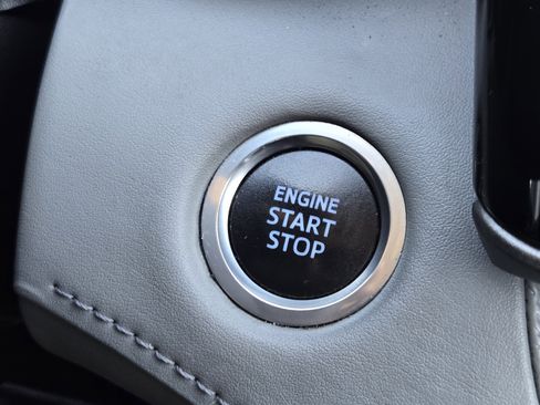 Used 2020 Toyota Highlander Limited image 19