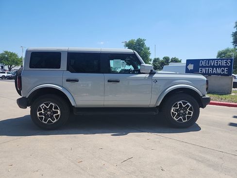 New 2026 Ford Bronco Outer Banks AWD/4WD image 4
