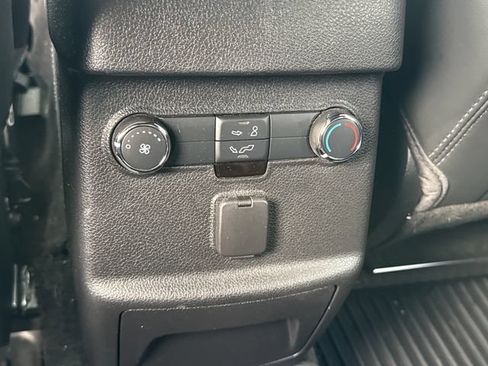 Used 2019 Ford Explorer XLT w/ Equipment Group 202A AWD/4WD image 23