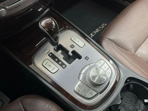 Used 2012 Hyundai Genesis 4.6 image 28