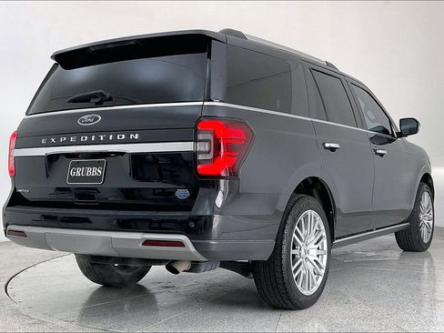 Used 2022 Ford Expedition Limited image 2