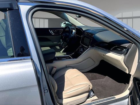 Used 2017 Lincoln Continental Reserve FWD image 29