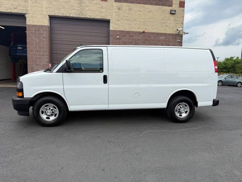 Used 2018 Chevrolet Express 2500 RWD image 2