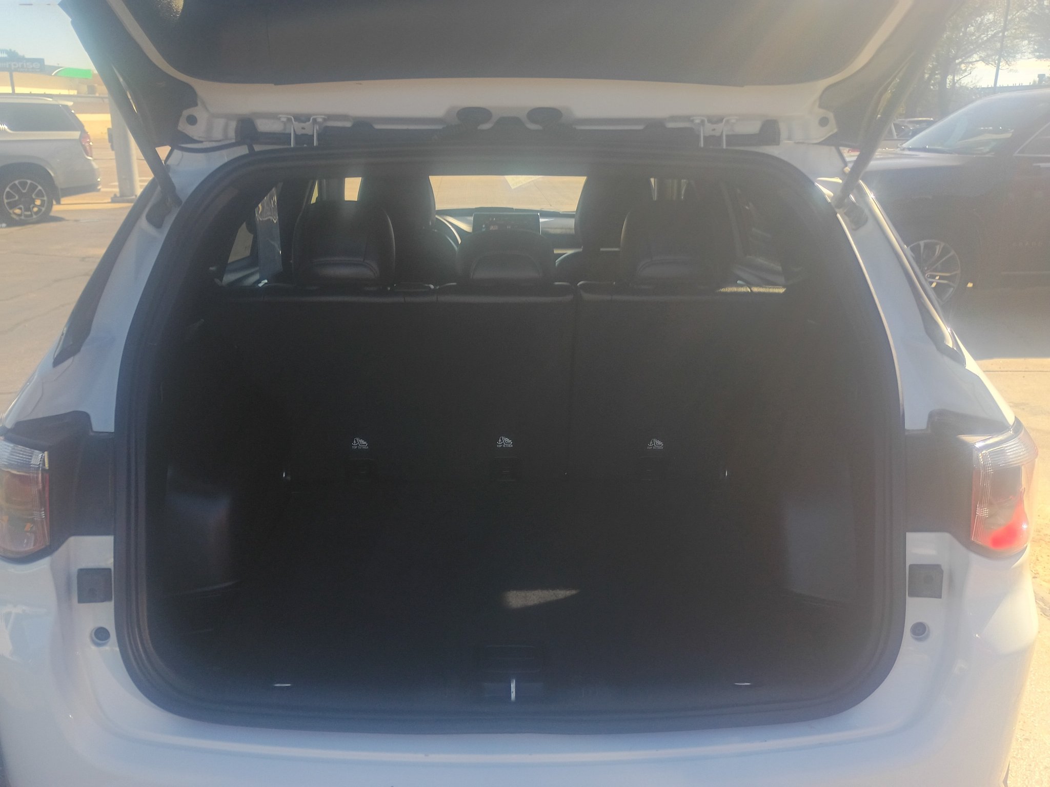 Used 2025 Jeep Compass Trailhawk AWD/4WD image 14