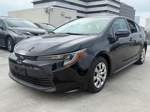 Used 2023 Toyota Corolla LE image 31