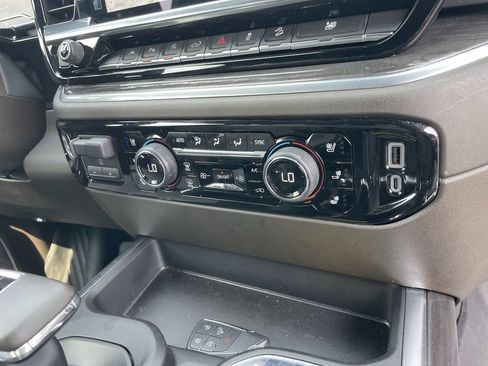 Used 2025 Chevrolet Silverado 1500 LTZ AWD/4WD image 29