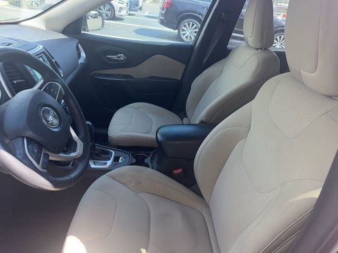 Used 2015 Jeep Cherokee Latitude w/ Comfort/Convenience Group image 2