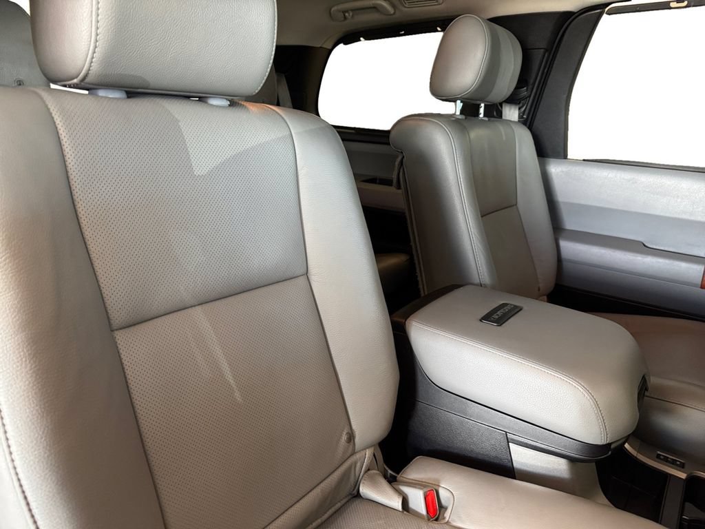 Used 2018 Toyota Sequoia Platinum AWD/4WD image 18